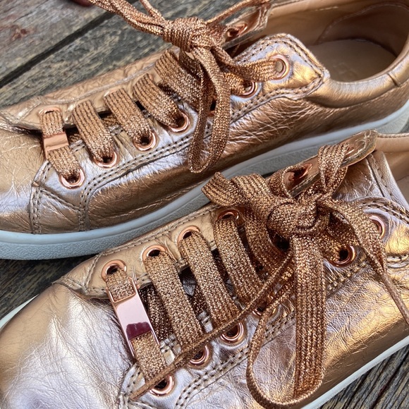 💙UGG Milo Metallic Sneakers - Picture 7 of 14